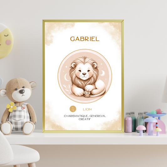 Affiche astrologique personnalisée Lion pour bébé, avec illustration douce d’un lion et encadrée sur une étagère de chambre d’enfant.