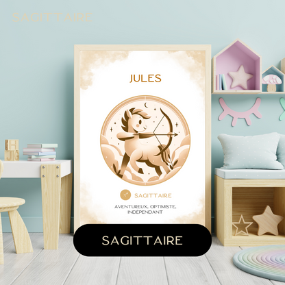 Affiche astrologique personnalisée Sagittaire pour bébé, avec illustration douce d’un petit cheval dans une chambre d’enfant décorée.